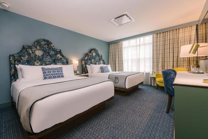 Quadruple Deluxe Queen Bed (6 of 6)