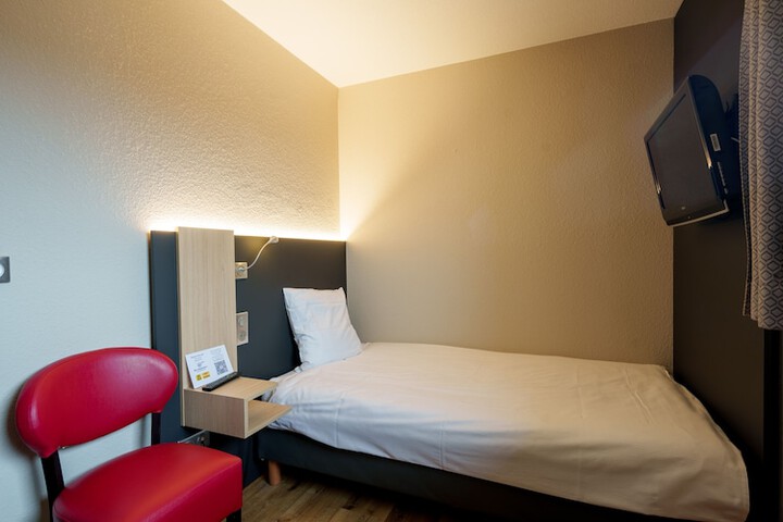 Room 5 of 40