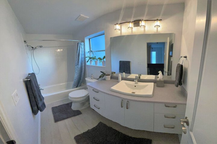 Room 10 of 18