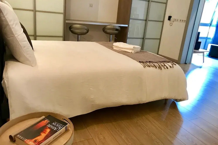 Room 2 of 10