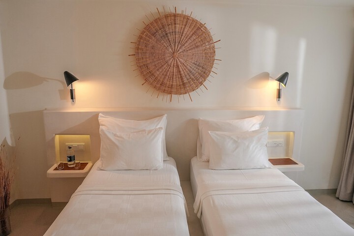 Room 3 of 40