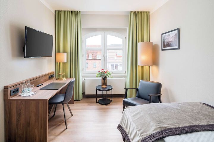 Room 14 of 42