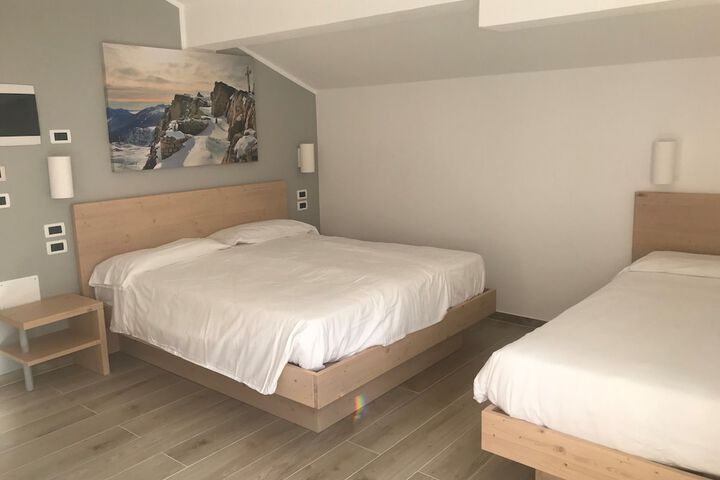 Room 9 of 63