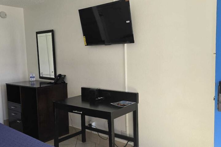 Room 12 of 25