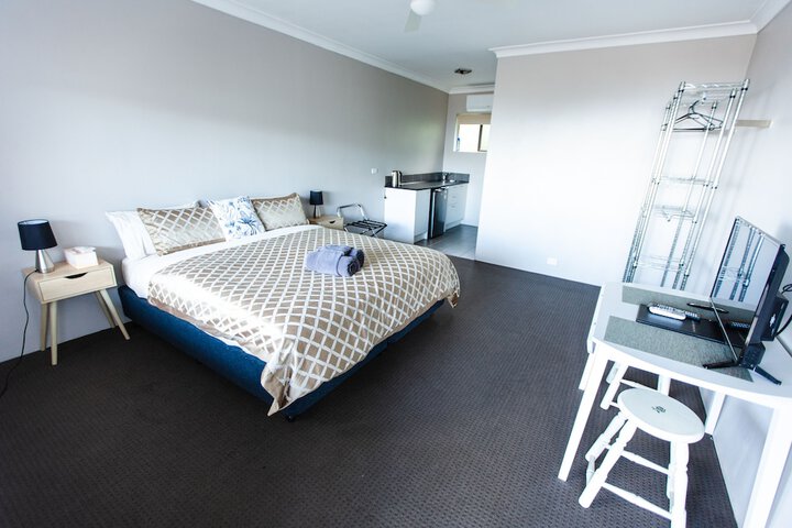 Room 7 of 18