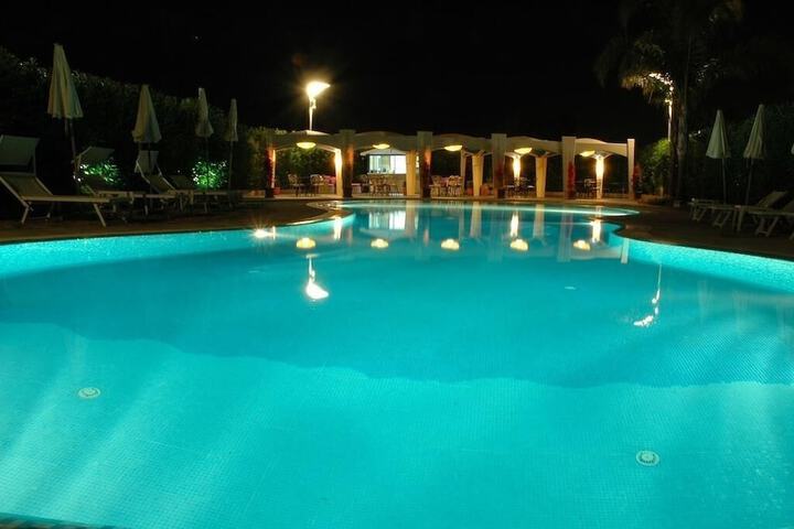 Pools & Facilities