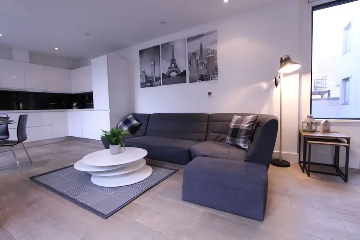 Modern 2 Bedroom Apart in heart London