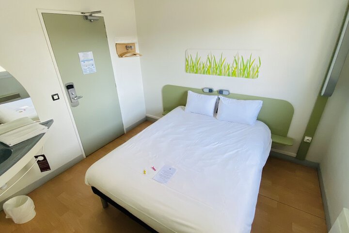 Room 9 of 60