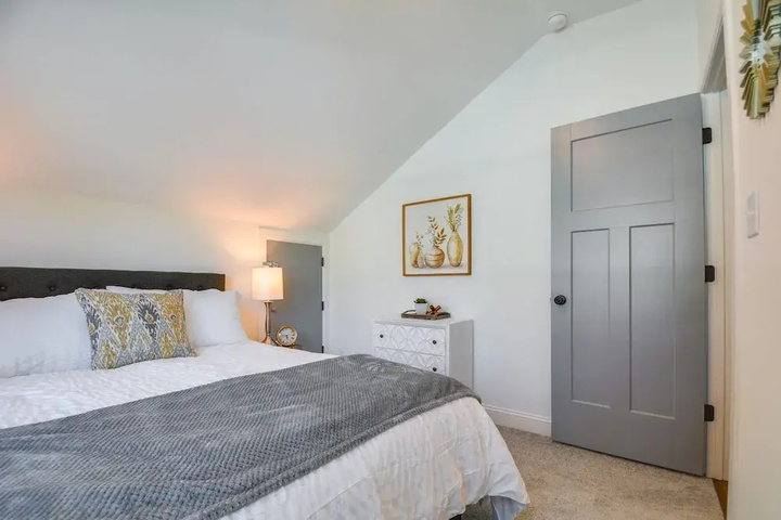 Room 4 of 14