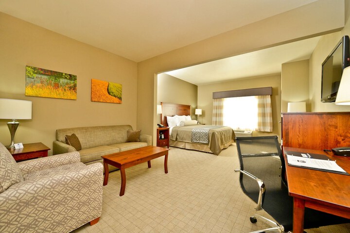 1 King Bed Microwave and Refrigerator WiFi Full Breakfast (12 of 18)