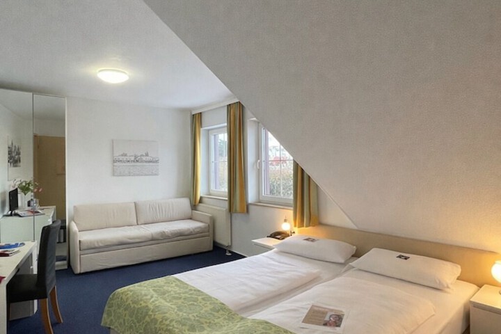 Room 7 of 36