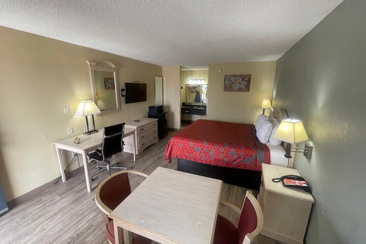 Room 10 of 19