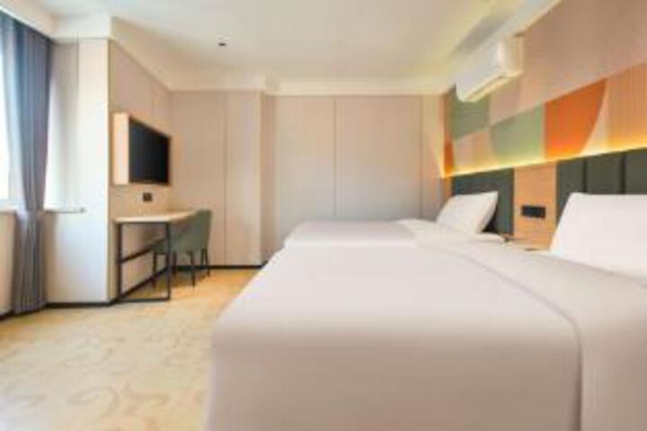 Room 4 of 5