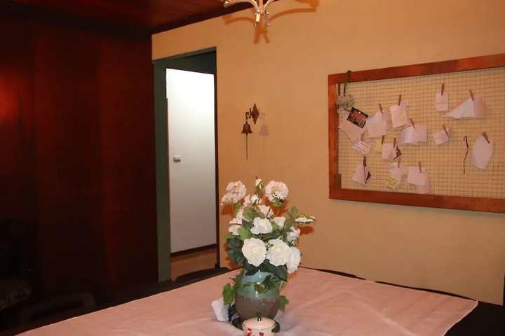 Room 7 of 18