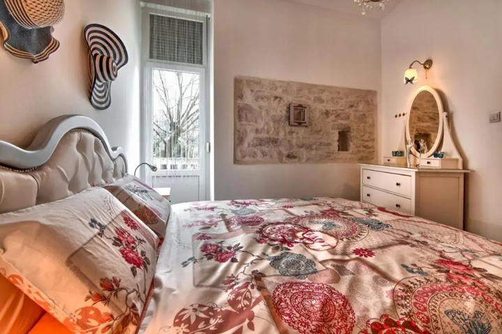 Room 2 of 8