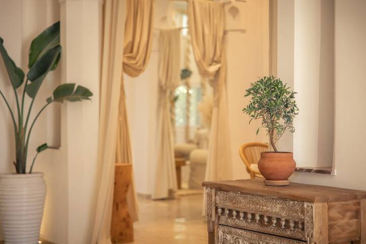 Hotel Interior 4 of 152