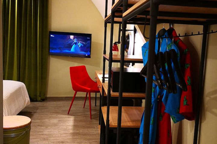 Room 14 of 91