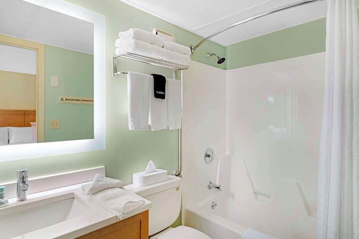 1 King Bed Sofa Bed Microwave and Refrigerator WiFi Full Breakfast (5 of 8)