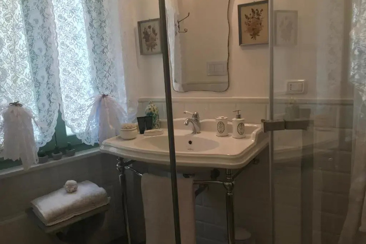 Room 6 of 6