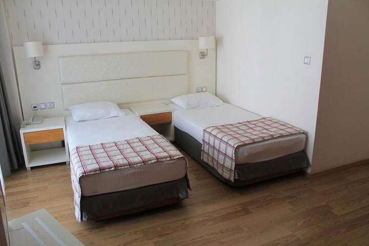 Room 6 of 68