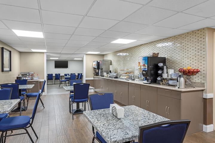 Breakfast/Coffee Service 26 of 31