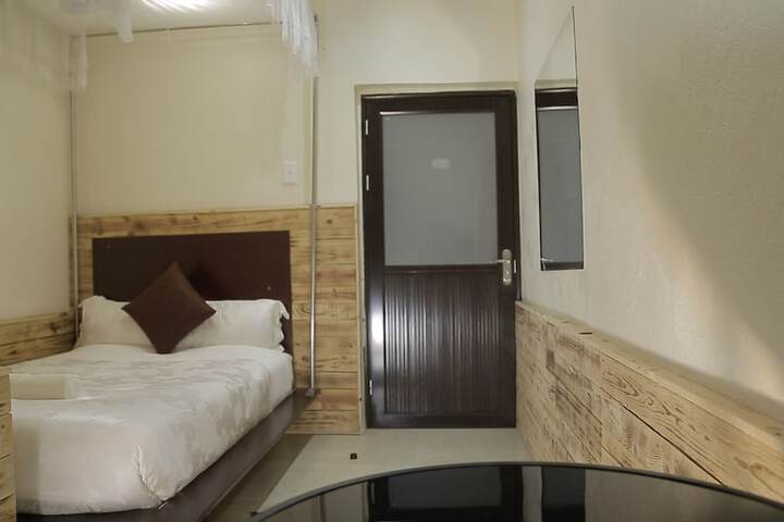 Room 27 of 34