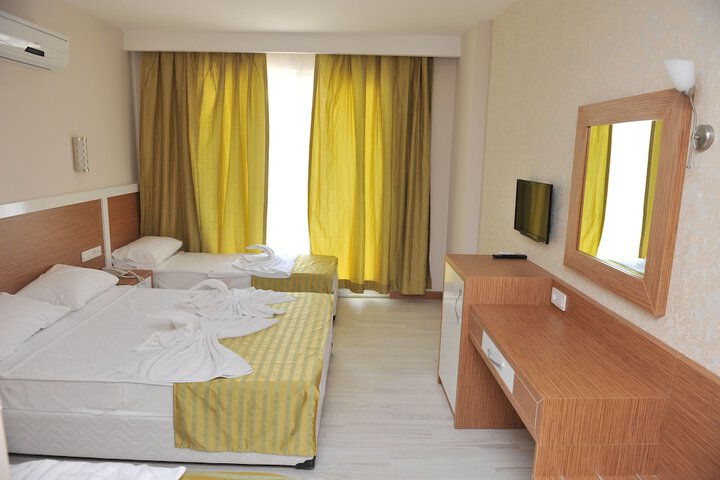 Room 8 of 33