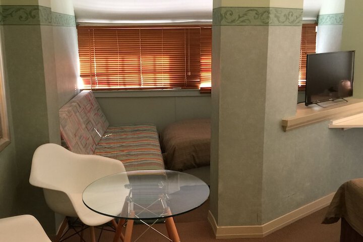 Room 23 of 60