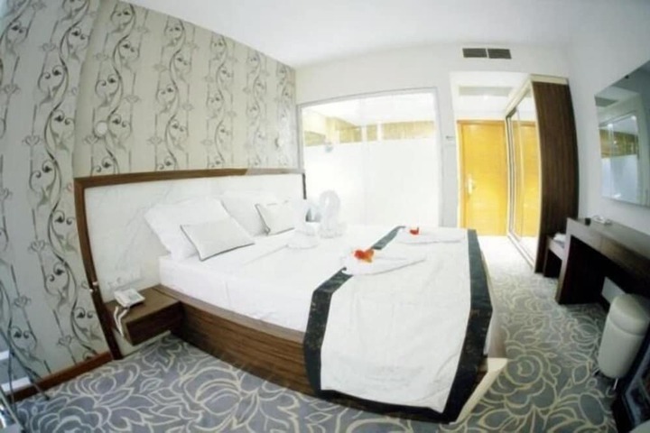 Room 10 of 43