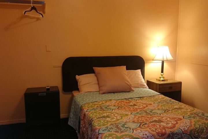 Room 3 of 38