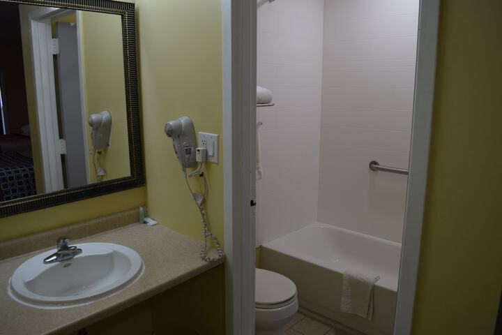 1 Queen Bed (3 of 55)