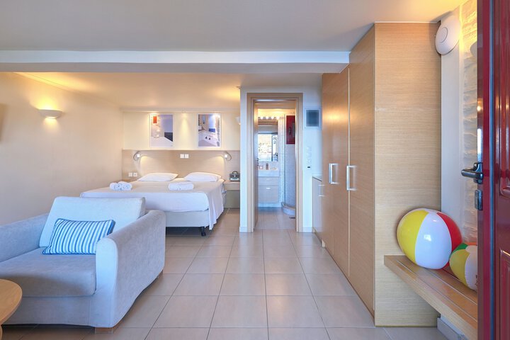 Room 44 of 131