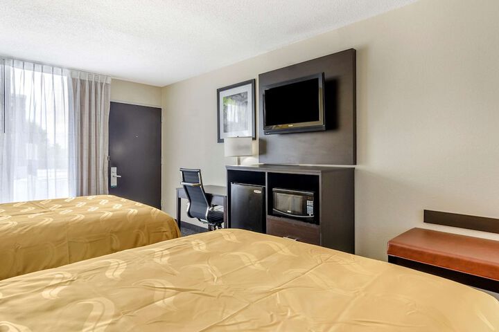 2 Double Beds (8 of 9)