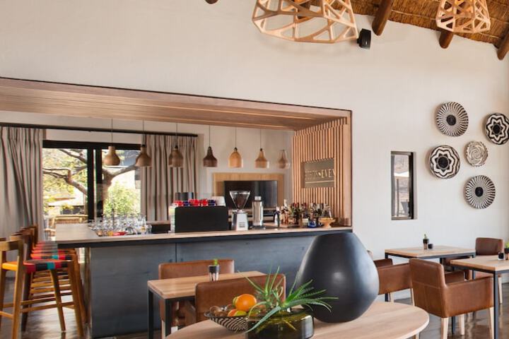 Lounge 168 of 196