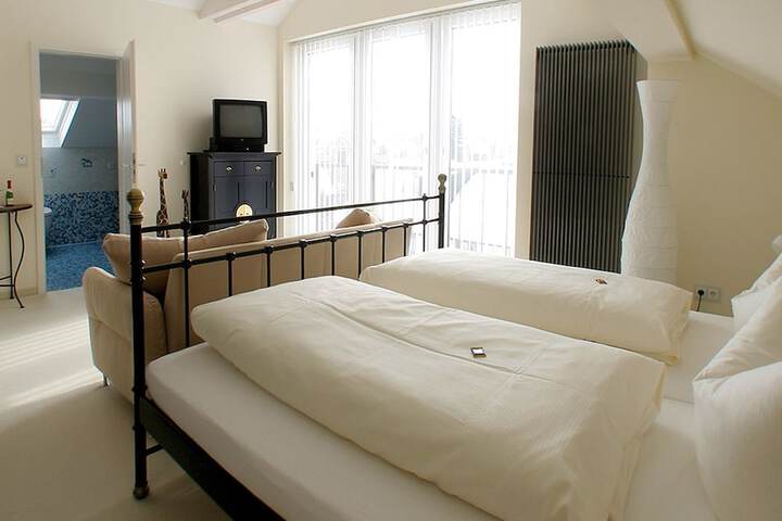 Room 3 of 5