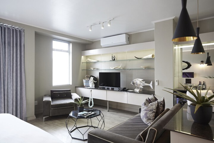 Room 15 of 83