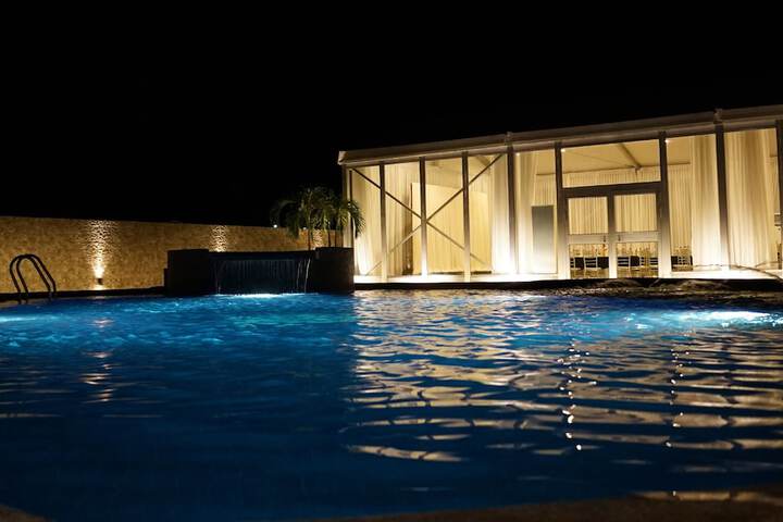Pools & Facilities