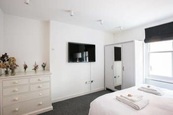 Room 17 of 32