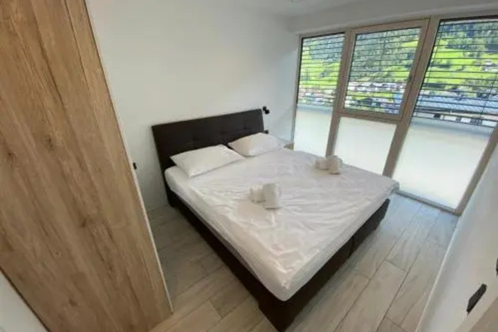 Room 5 of 19