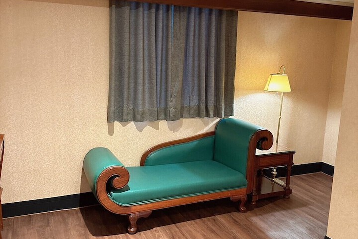 Room 8 of 46