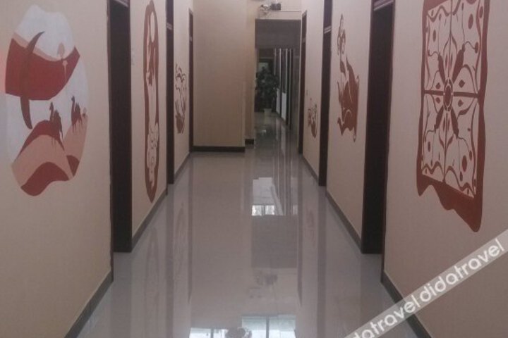 Dunhuang Zailushang Theme Inn