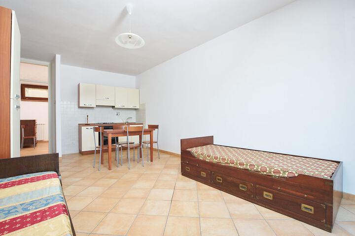 Room 14 of 25
