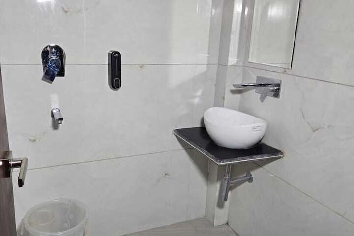 Room 14 of 21