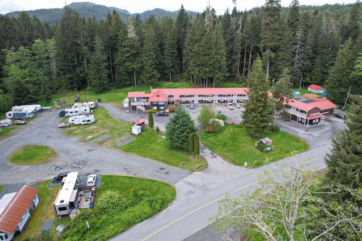 Pioneer Inn by the River in Port Hardy, BC