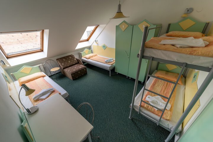 Room 8 of 37