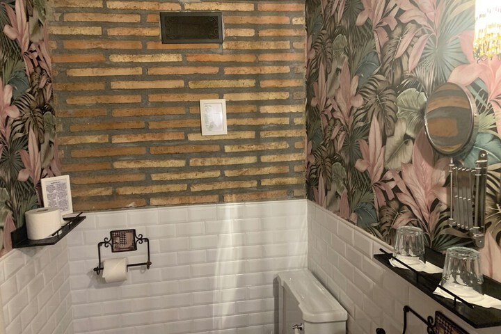 Room 29 of 49