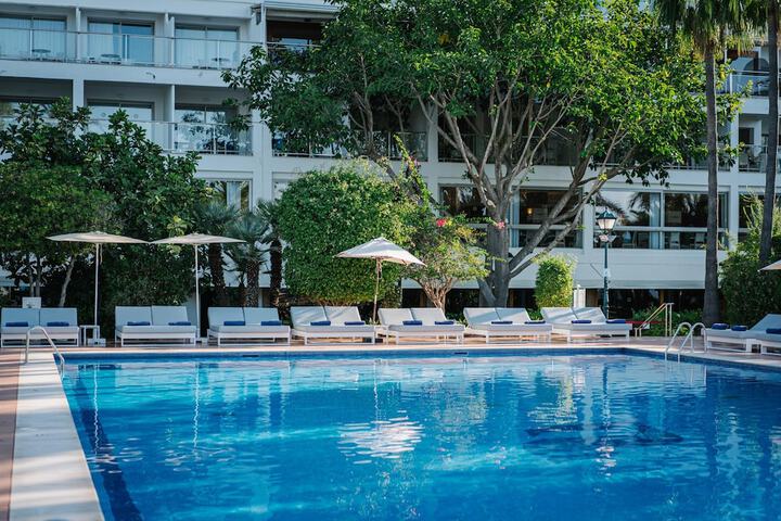 Pool Hotel