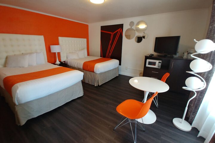 Double Accessible Queen Size Bed (4 of 11)
