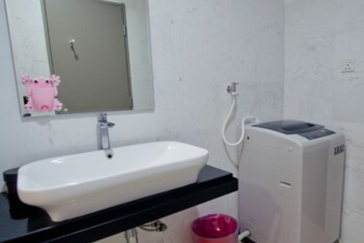 Room 5 of 60
