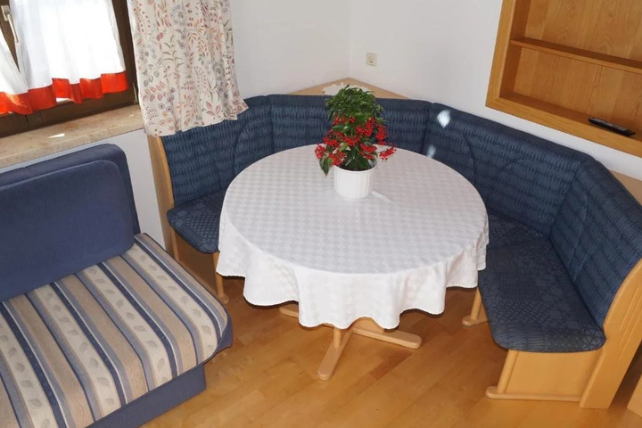 Room 5 of 16